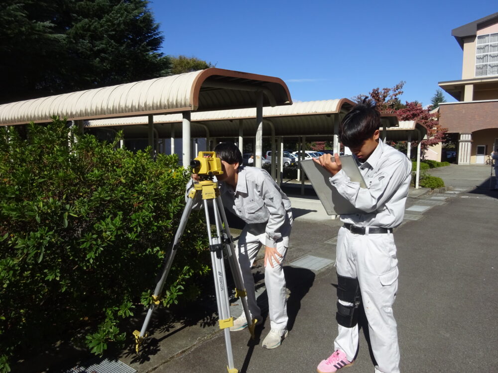 レベル測量風景