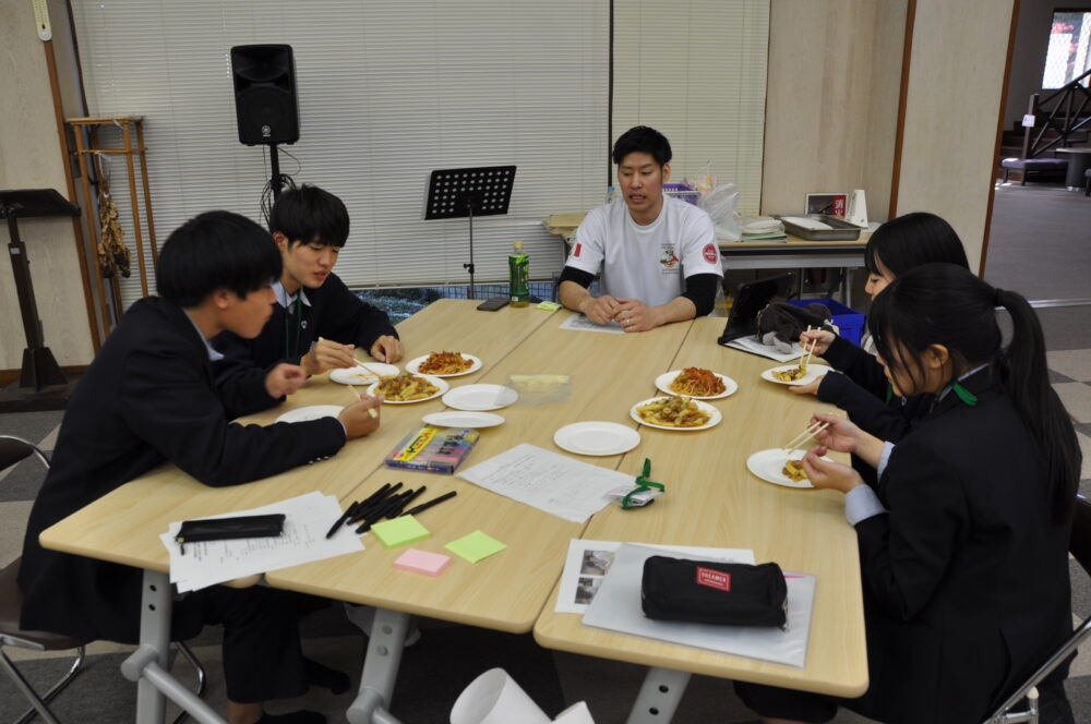 ワークショップ２　考えた商品を試食